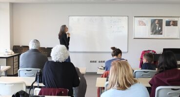 Efes Selçuk, Prof. Dr. İsmail Aka Kütüphanesi ve Sosyal Etkinlik Merkezi’nde dünya dilleri ile buluşuyor