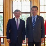 gelecek-partisi-genel-baskani-ahmet-davutoglu-ikinci-donem-ayni-goreve-secilen-ibb-baskani-ekrem-imamogluna-tebrik-ziyaretinde-bulundu.jpg