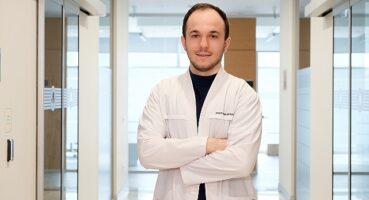 İmplant yaptıranların ağız bakımı da özel! Uzmanlar, implant çevresi için ağız duşlarını öneriyor…