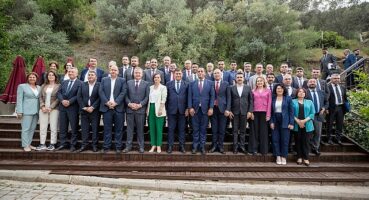 İzmir Büyükşehir Belediye Başkanı Dr. Cemil Tugay ilçe belediye başkanlarıyla bir araya geldi