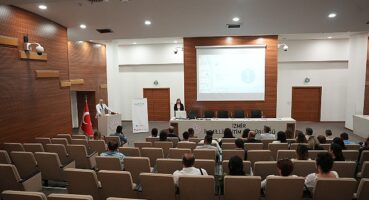 İzmir İl Milli Eğitim Müdürlüğü’nün yürüttüğü ‘DeThink’ projesi kapsamında oluşturulan teknoloji destekli platform, ortaokul öğretmenlerinin kullanımına sunuldu