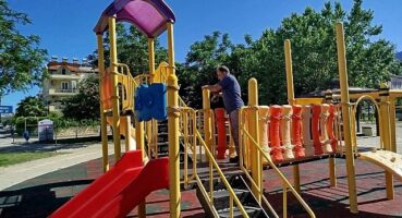 Kemer’deki parklarda tamirat çalışmaları