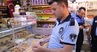 Konak’ta işyerlerine hem denetim hem bilgilendirme