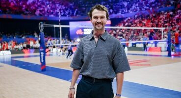 Ünlü Oyuncu Aras Bulut İynemli Voleybol Milletler Ligi’nde Filenin Sultanlarına Destek Verdi