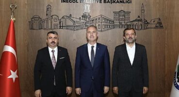 yildirim-belediye-baskani-oktay-yilmaz-ile-gursu-belediye-baskani-mustafa-isik-inegol-belediye-baskani-alper-tabani-ziyaret-etti.jpg